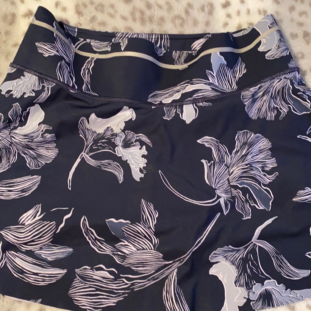 Athleta medium floral navy skort. Never worn.